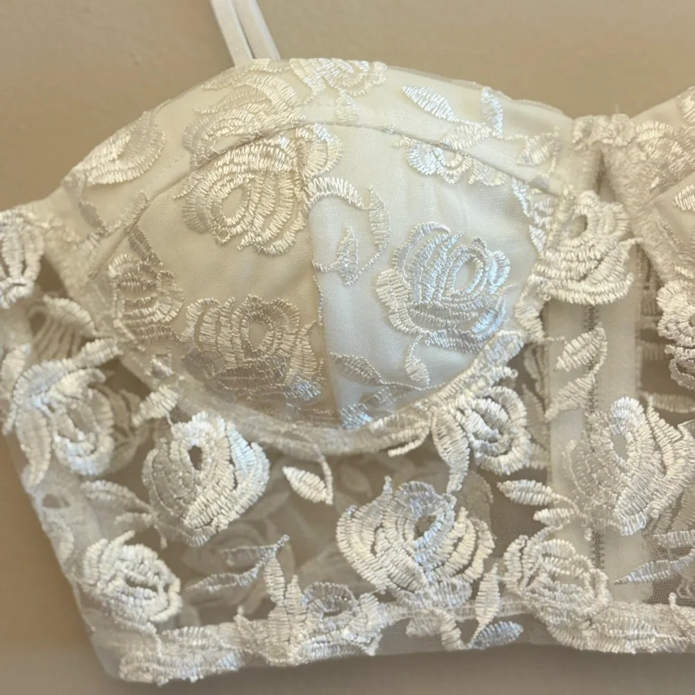 4/$20➡️  Sheer White Floral Lace Bustier with Zip Back – Size Large 20" PTP EUC - Picture 4 of 13